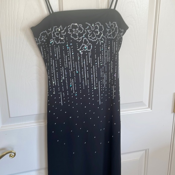 NWT Black formal evening gown with spaghetti straps and embroidered design - Picture 1 of 4